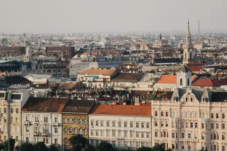 Agglomeráció vagy nagyváros? Szempontok vidékre költözés előtt állóknak