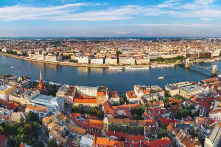 Tömegével vásárolják a budapesti lakásokat a kínaiak és vietnámiak - Így alakult a külföldi lakásvásárlók száma