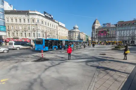 Újabb fejlesztések kezdődnek a fővárosban: ennyiből újulhat meg a rakpart és a Blaha Lujza tér