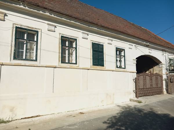 eladó családi ház, Biatorbágy