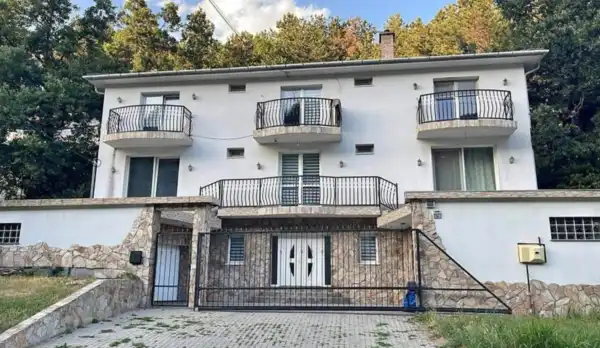 Eladó családi ház, Diósd 6 szoba 388 m² 350 M Ft