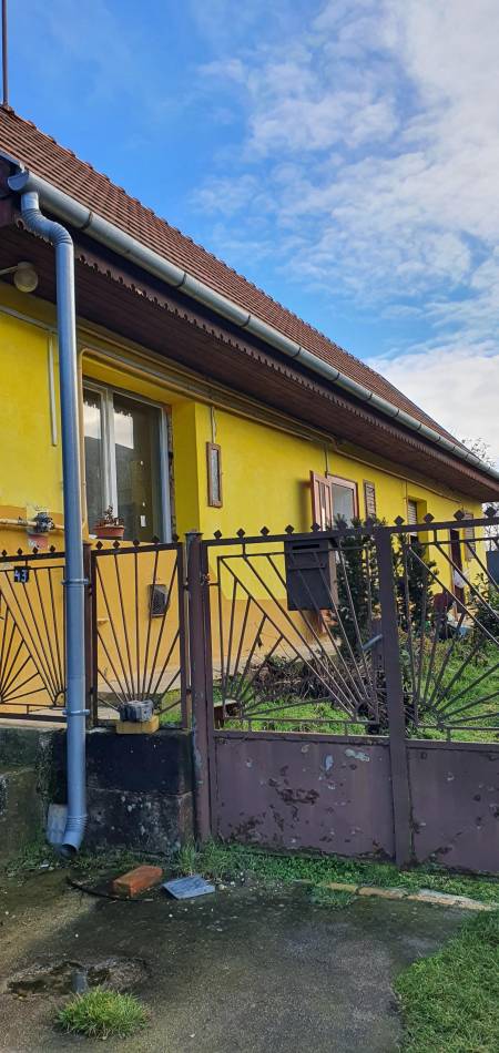 eladó családi ház, Perbál