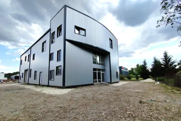 Eladó ipari ingatlan, Sóskút 950 m² 259 M Ft