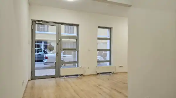 Eladó újszerű iroda földszinti, utcai, Budapest, IX. kerület 1 szoba 39 m² 43.329 M Ft