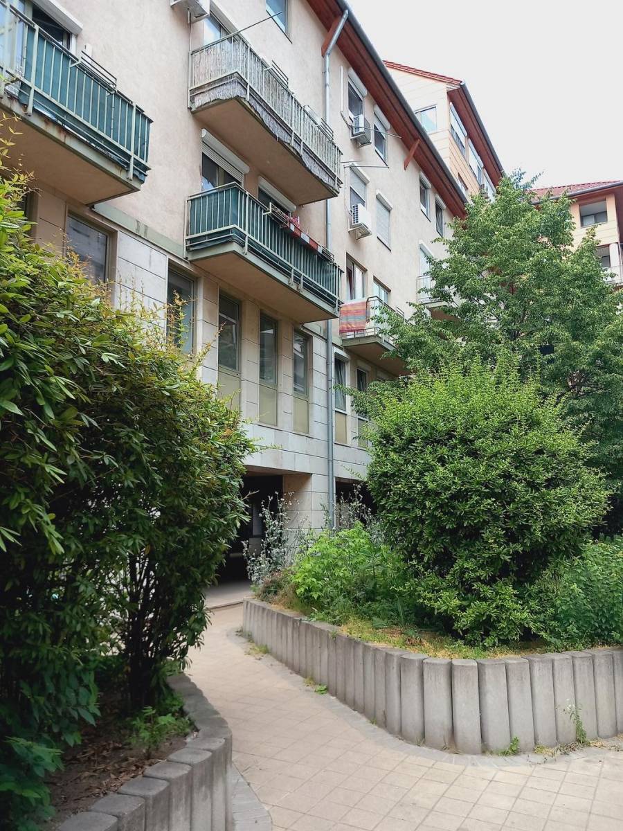 eladó újszerű téglalakás, Budapest, IX. kerület