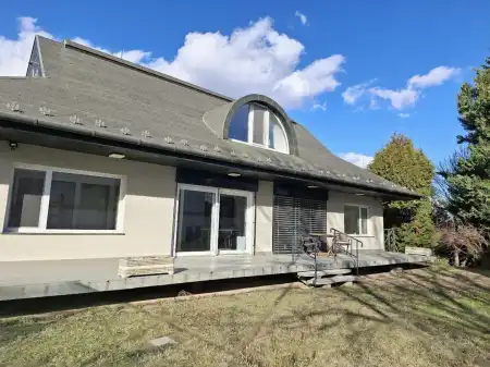 Eladó üzlet, Budaörs 5 szoba 185 m² 249 M Ft