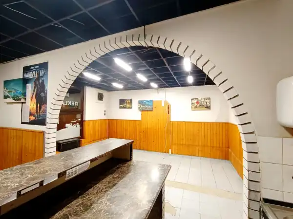 Eladó üzlethelyiség utcai bejáratos, Budapest, XIV. kerület 1 szoba 34 m² 32 M Ft
