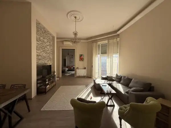 Kiadó téglalakás, Budapest, VI. kerület 3 szoba 120 m² 560 E Ft/hó